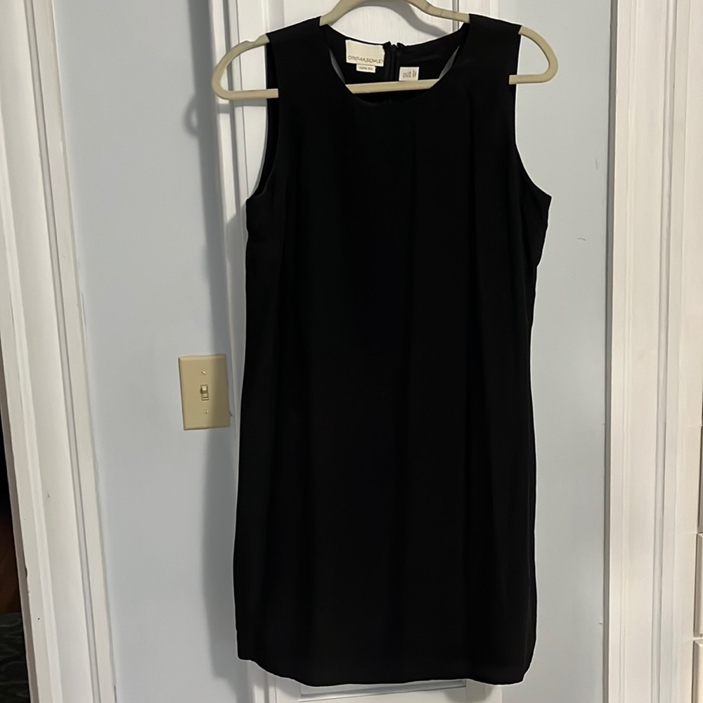 Cynthia Rowley 100% silk sheath dress with beautiful slit details at back zipper
